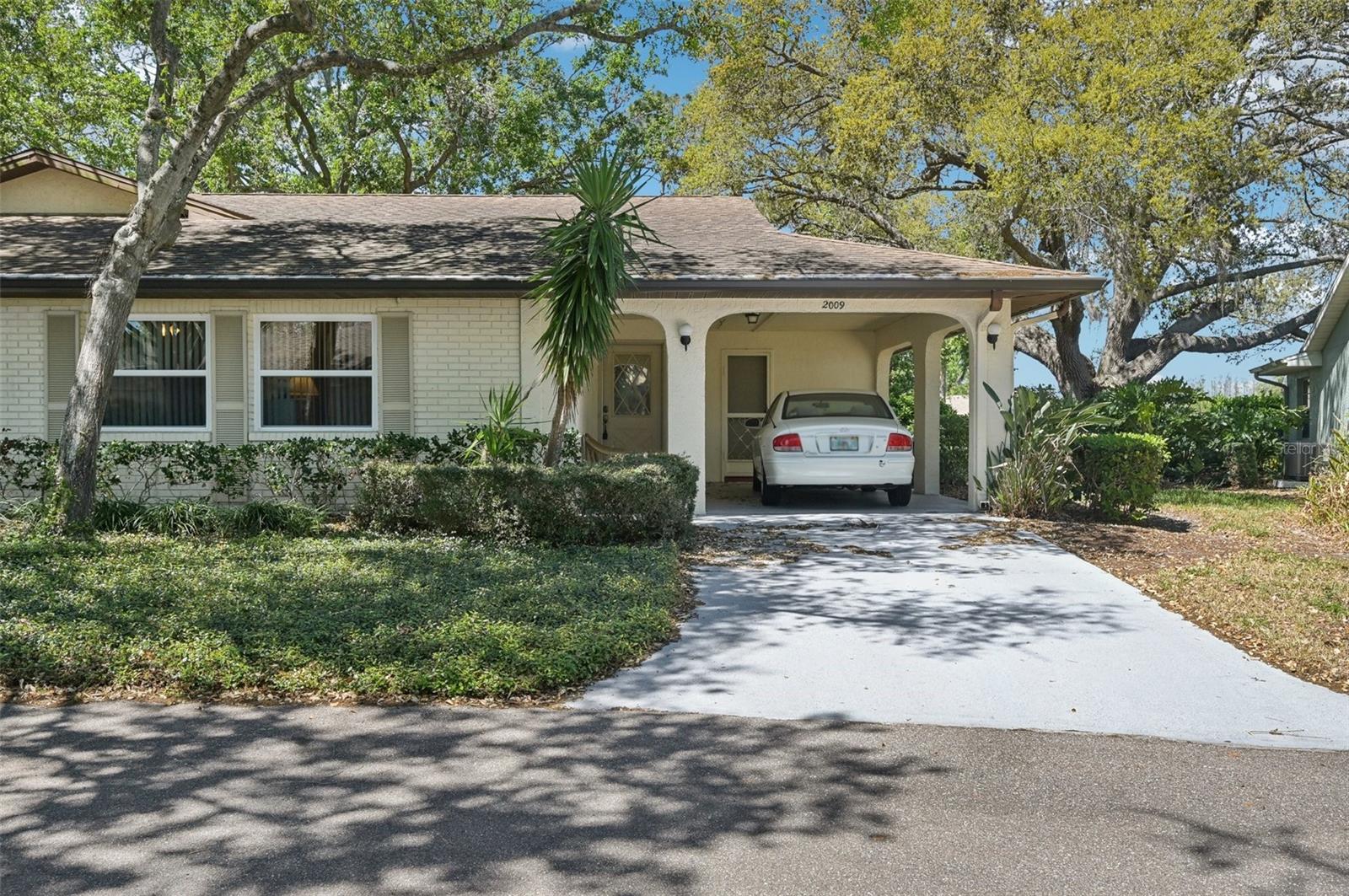 2009 HALIDOM WAY, SUN CITY CENTER, FL, 33573