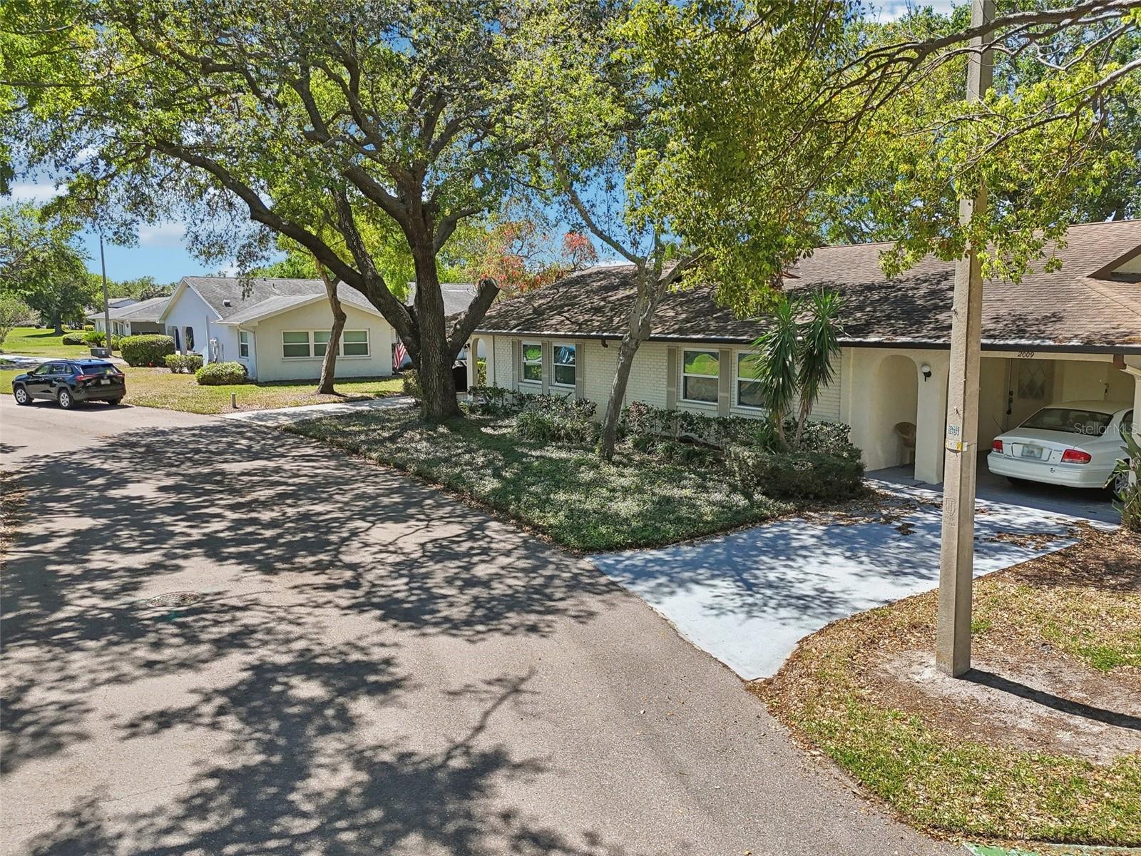 2009 HALIDOM WAY, SUN CITY CENTER, FL, 33573