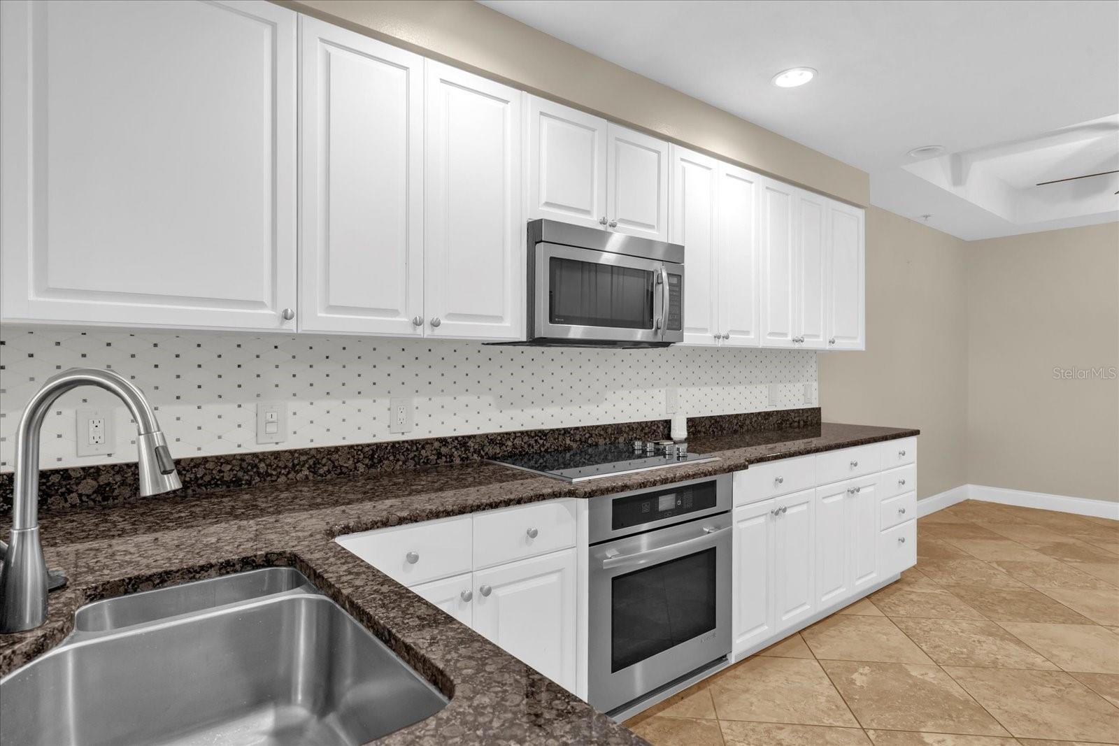 606 RIVIERA DUNES WAY #207, PALMETTO, FL, 34221