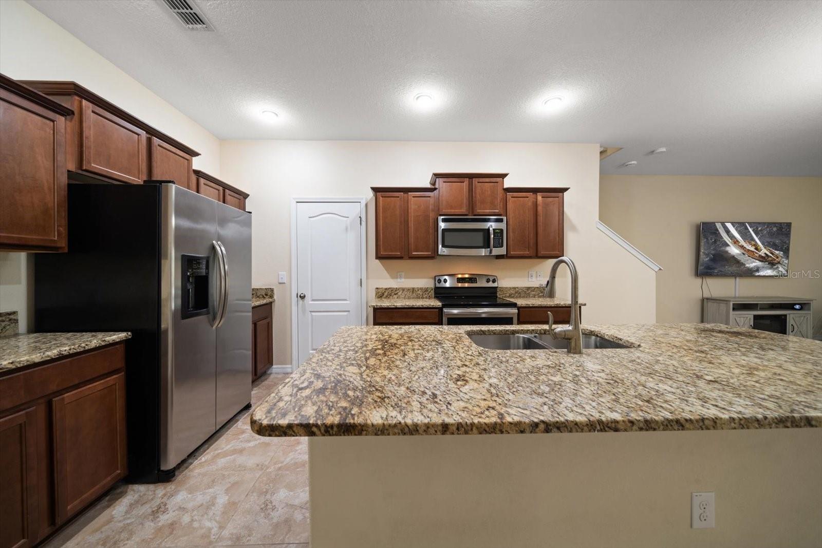 2011 HAWKS VIEW DR, RUSKIN, FL, 33570