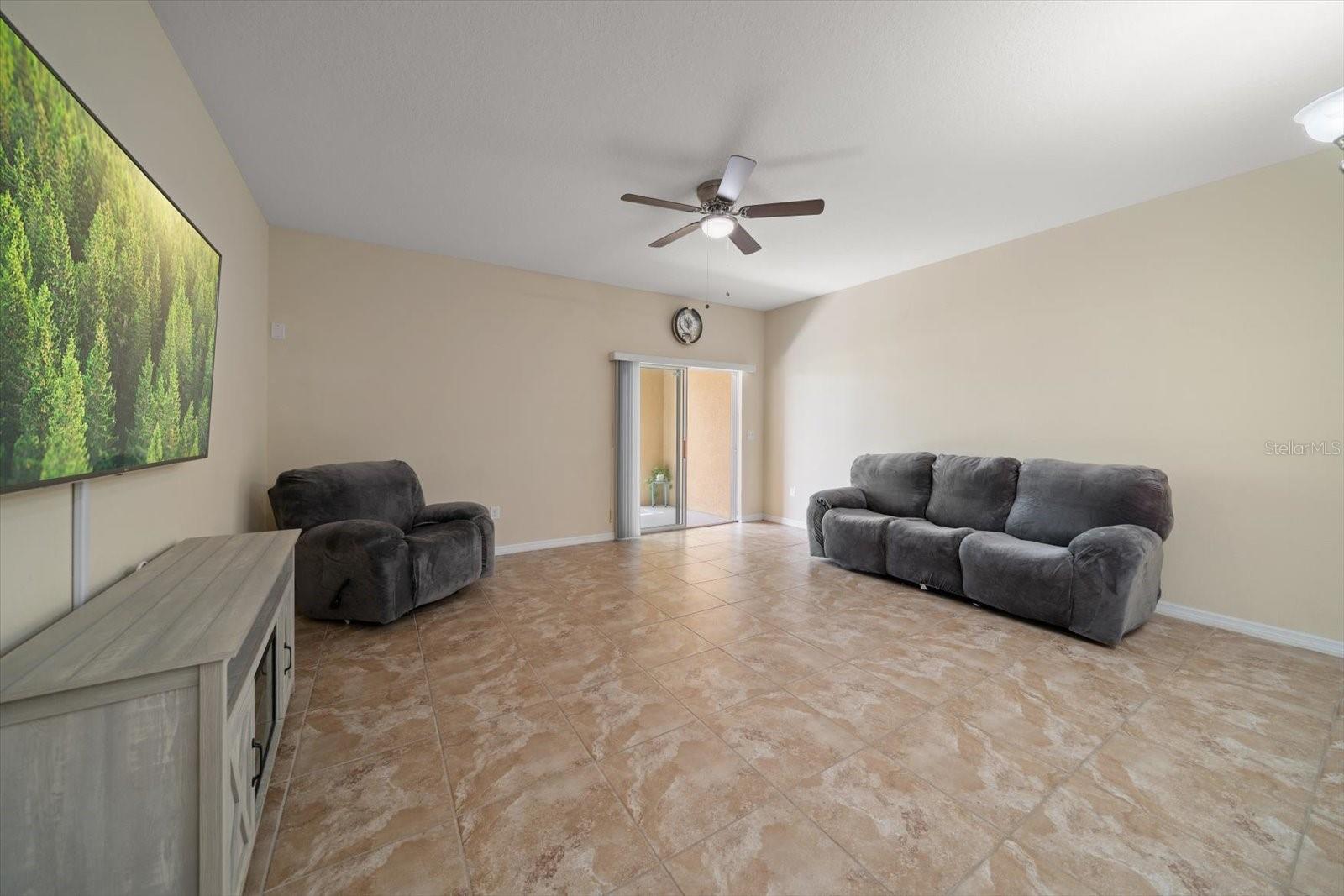 2011 HAWKS VIEW DR, RUSKIN, FL, 33570