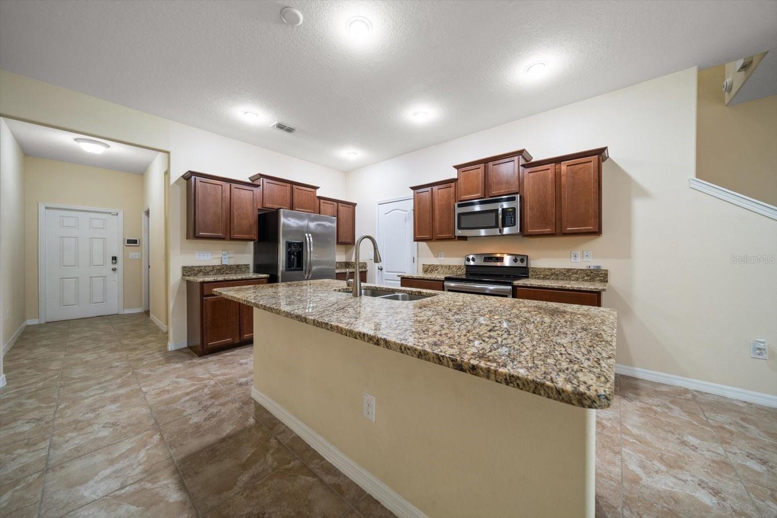2011 HAWKS VIEW DR, RUSKIN, FL, 33570