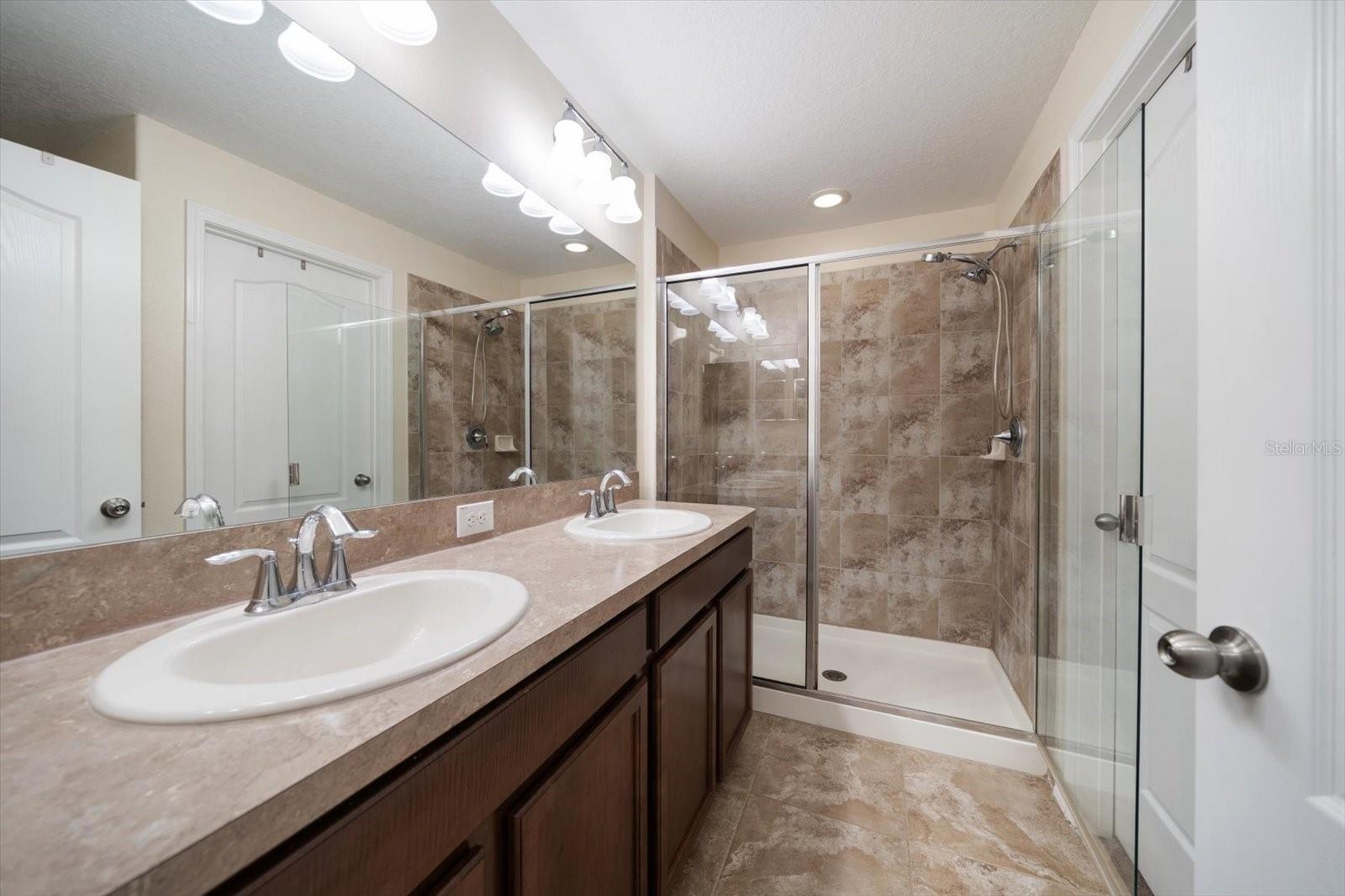 2011 HAWKS VIEW DR, RUSKIN, FL, 33570