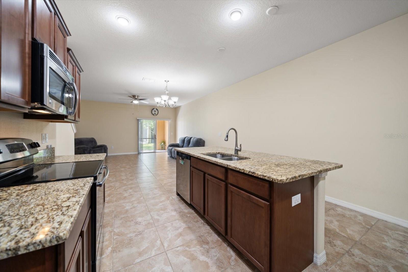 2011 HAWKS VIEW DR, RUSKIN, FL, 33570
