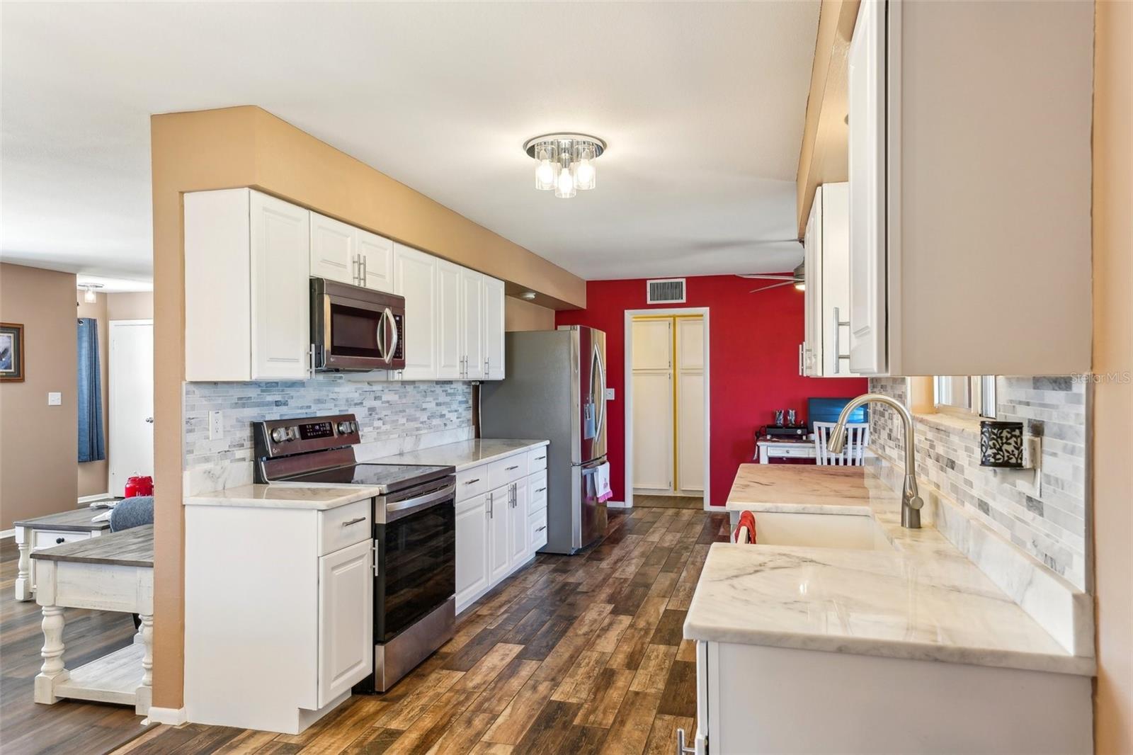 1021 AUGUSTA DR, SUN CITY CENTER, FL, 33573