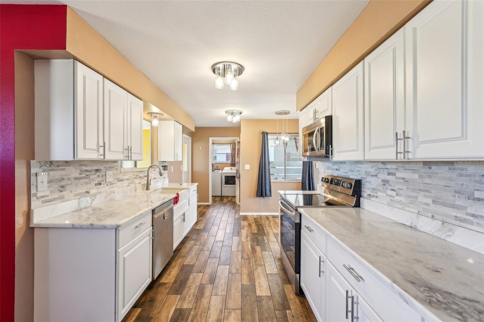 1021 AUGUSTA DR, SUN CITY CENTER, FL, 33573