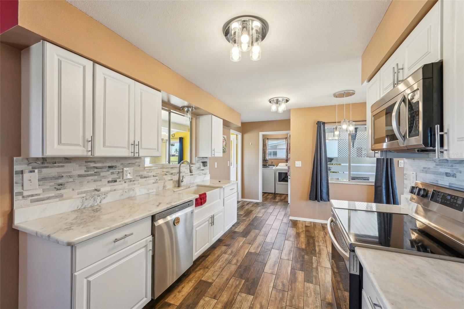 1021 AUGUSTA DR, SUN CITY CENTER, FL, 33573