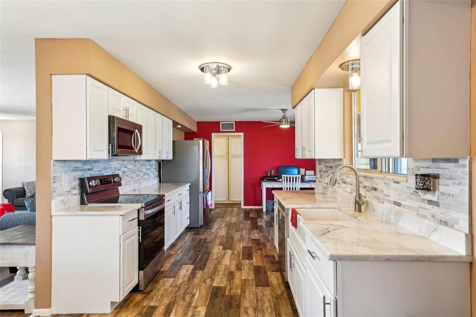 1021 AUGUSTA DR, SUN CITY CENTER, FL, 33573