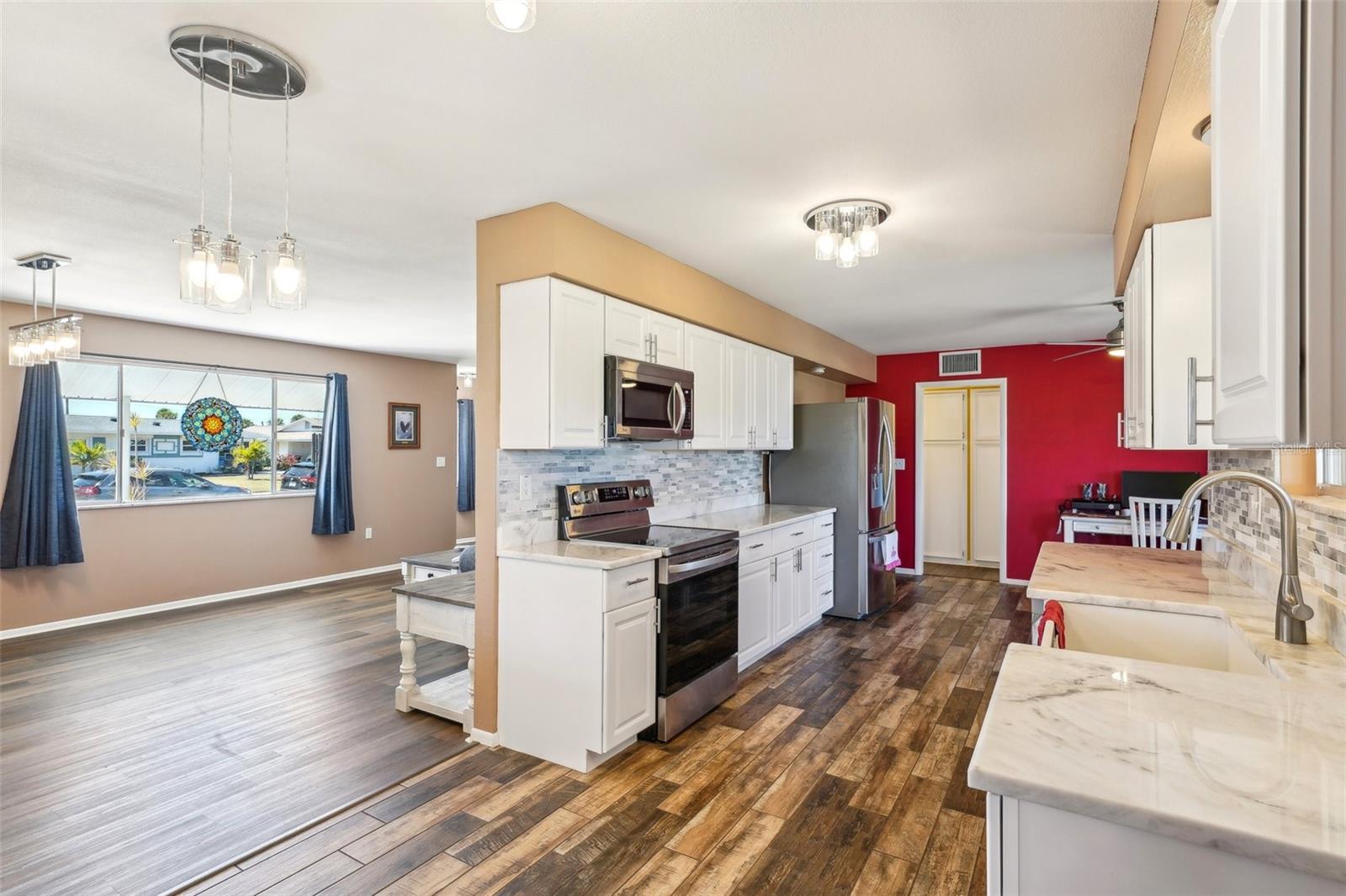 1021 AUGUSTA DR, SUN CITY CENTER, FL, 33573