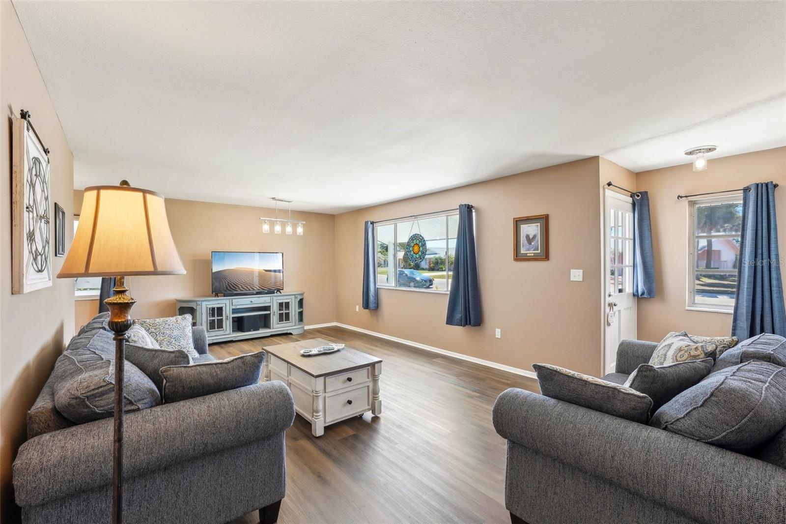 1021 AUGUSTA DR, SUN CITY CENTER, FL, 33573