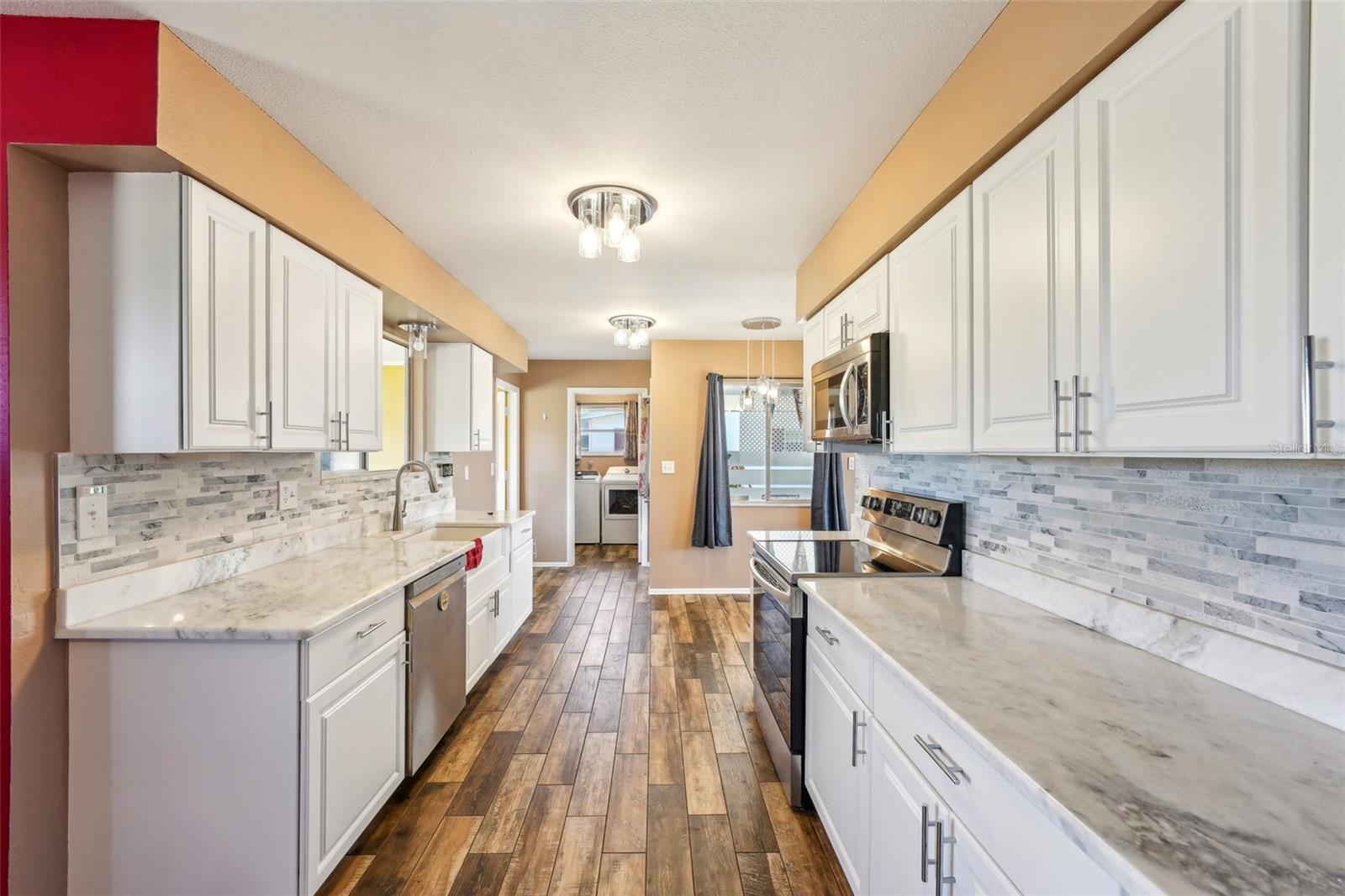 1021 AUGUSTA DR, SUN CITY CENTER, FL, 33573