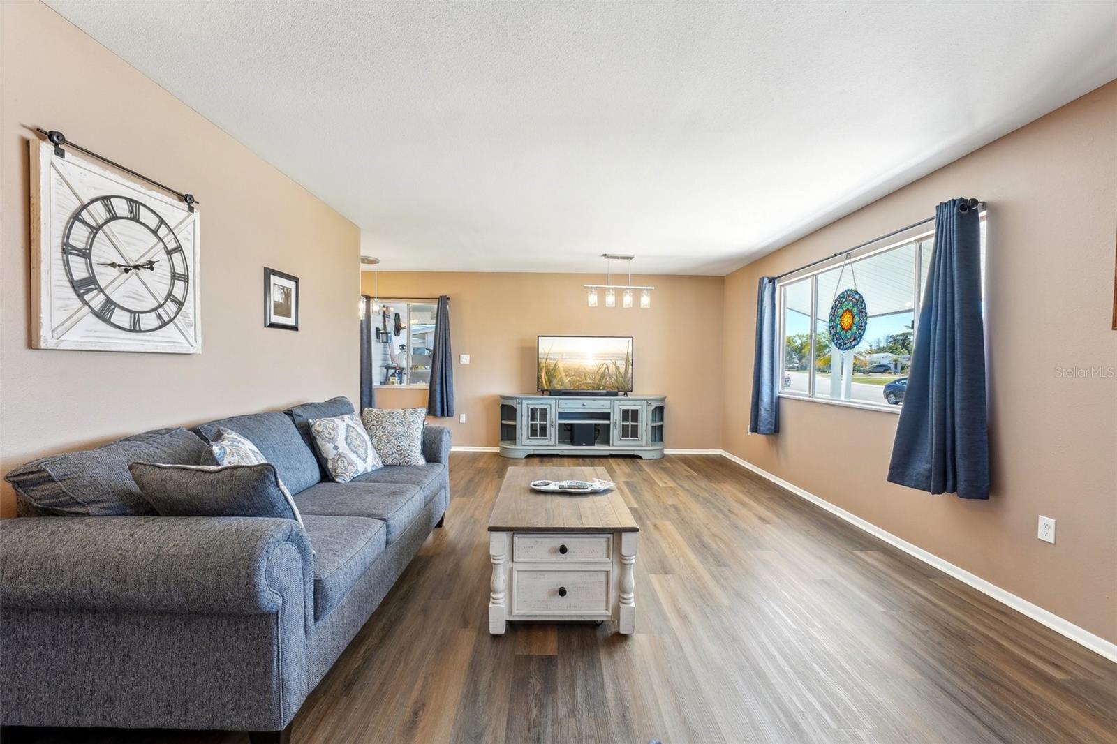 1021 AUGUSTA DR, SUN CITY CENTER, FL, 33573