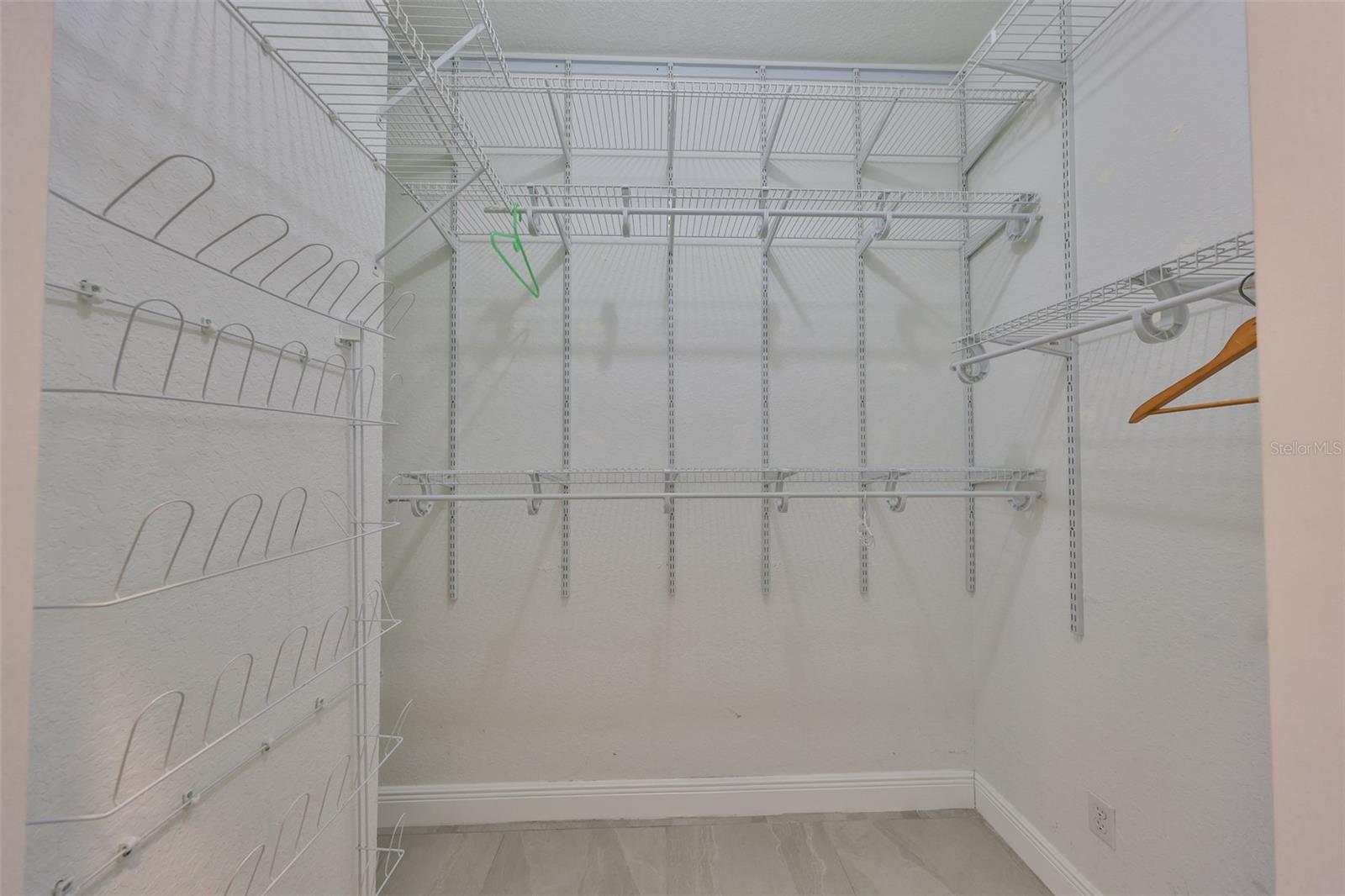 1123 SIGNATURE DR, SUN CITY CENTER, FL, 33573