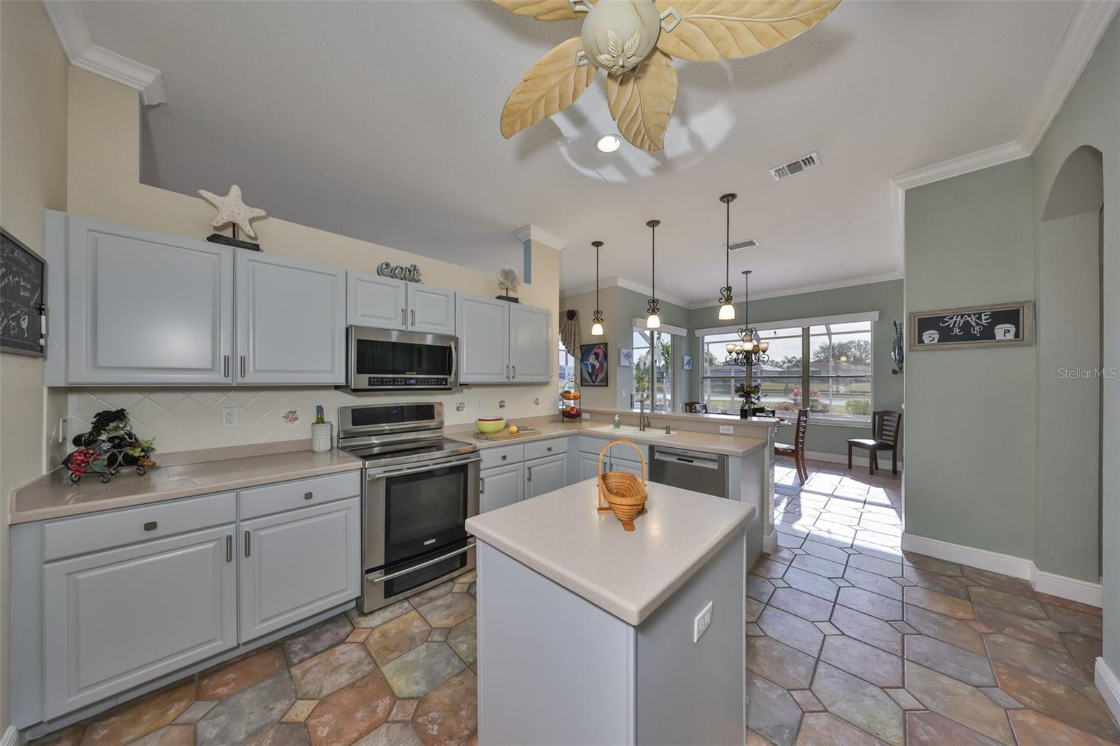 1123 SIGNATURE DR, SUN CITY CENTER, FL, 33573