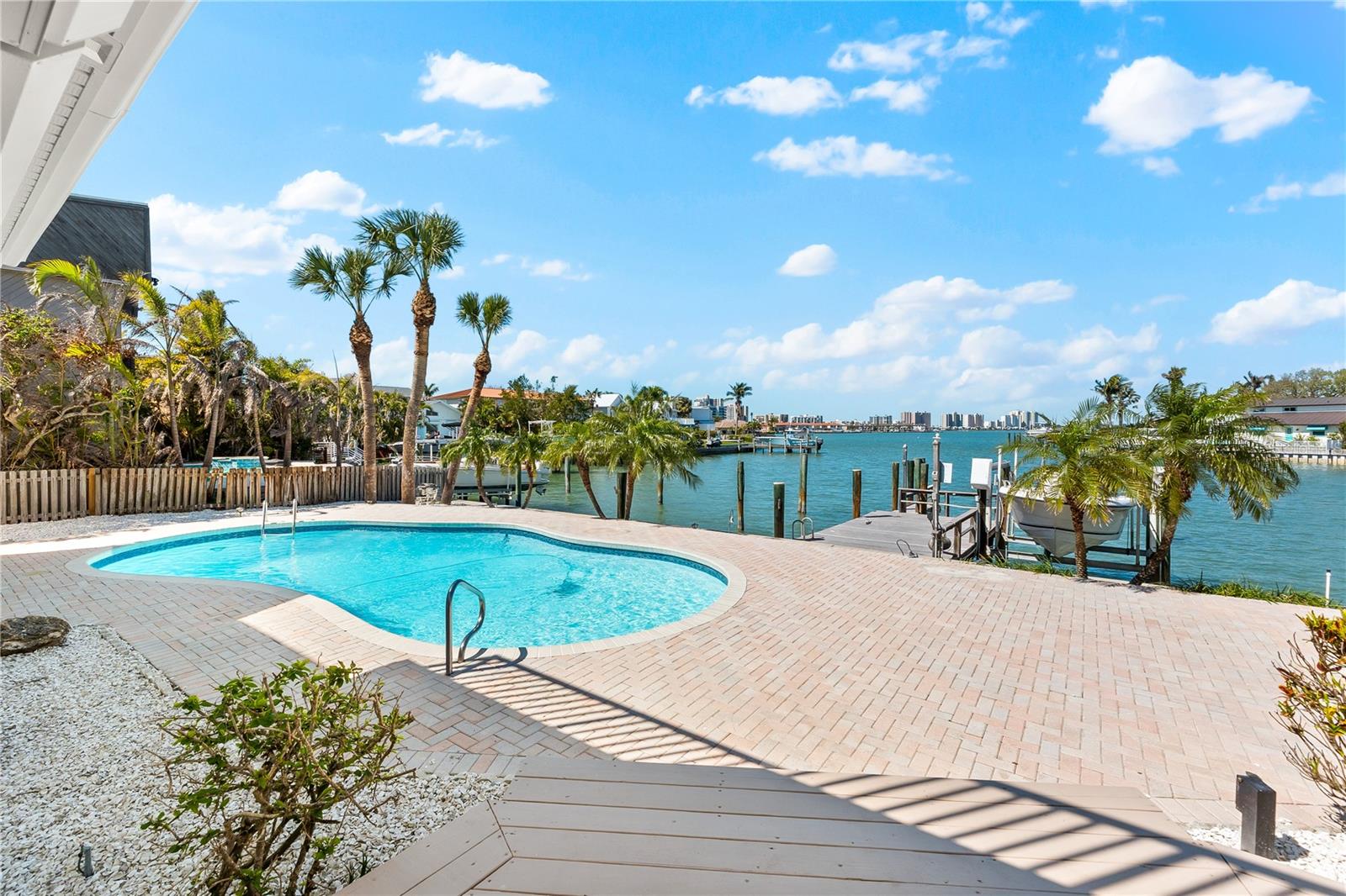 517 BELLE ISLE AVE, BELLEAIR BEACH, FL, 33786