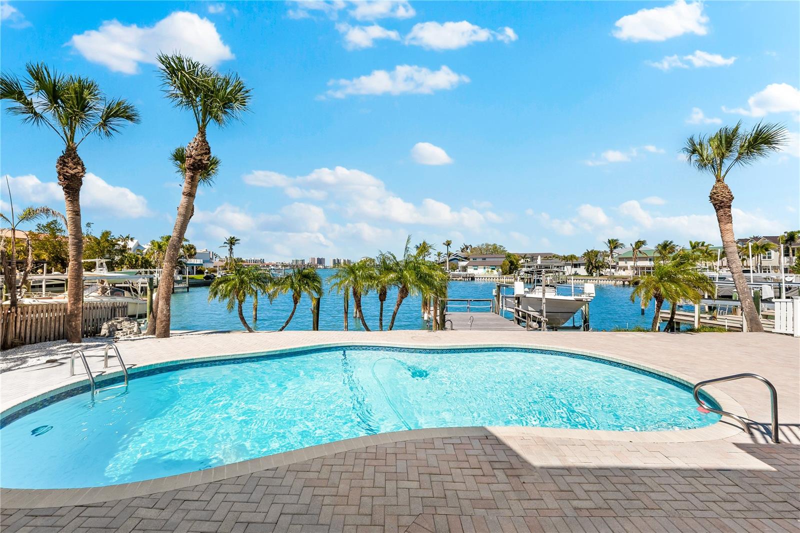 517 BELLE ISLE AVE, BELLEAIR BEACH, FL, 33786