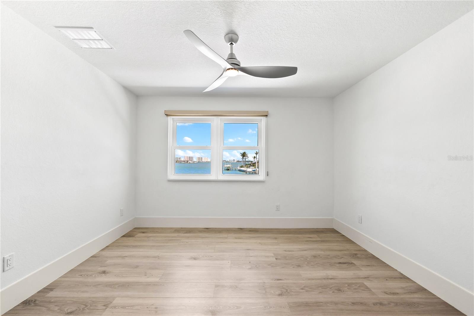517 BELLE ISLE AVE, BELLEAIR BEACH, FL, 33786