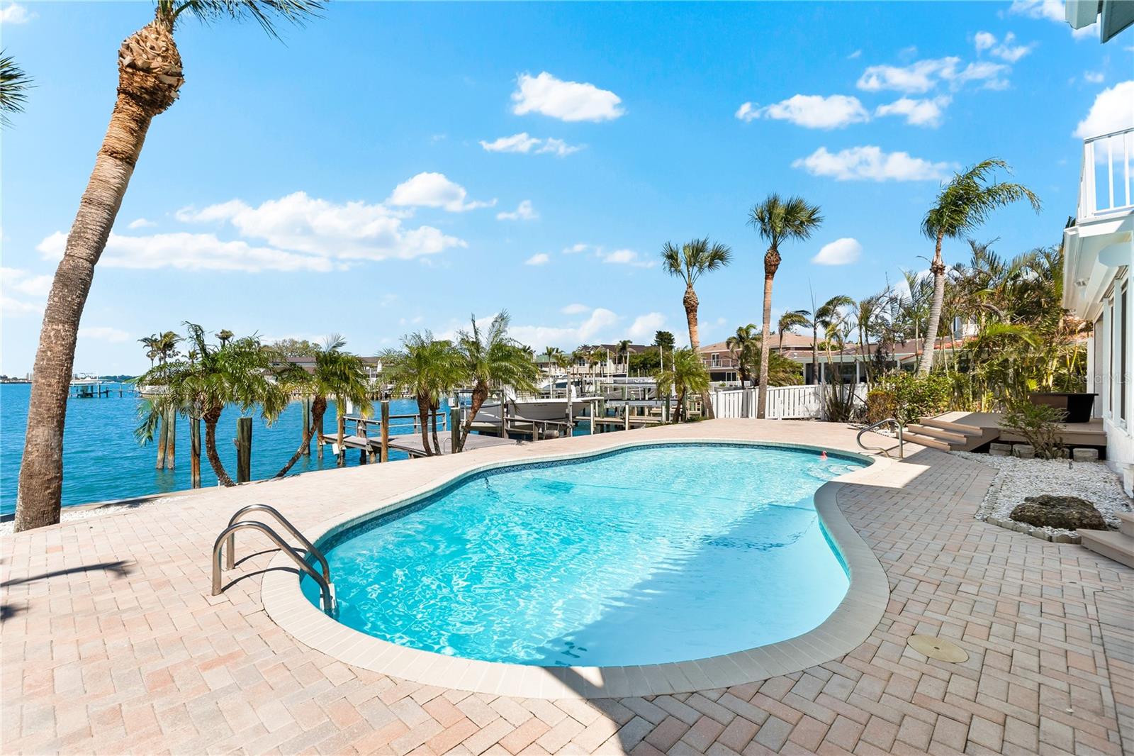 517 BELLE ISLE AVE, BELLEAIR BEACH, FL, 33786