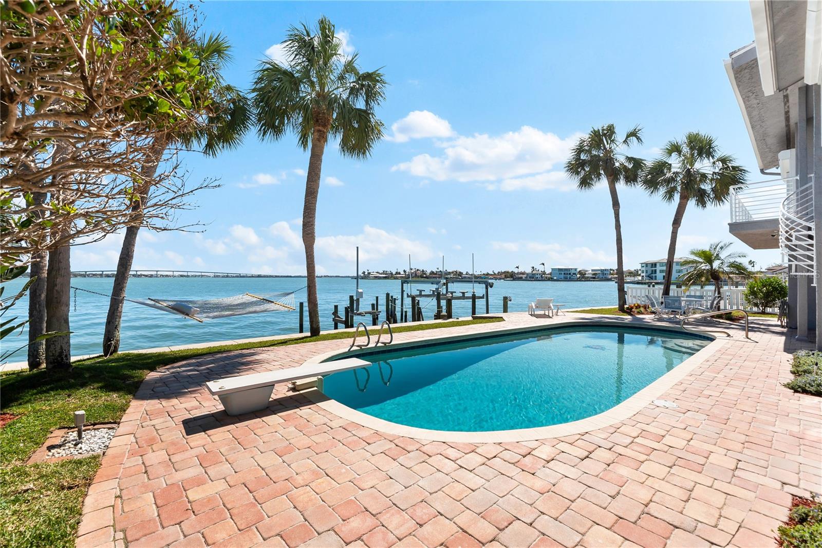 520 BELLE ISLE AVE, BELLEAIR BEACH, FL, 33786