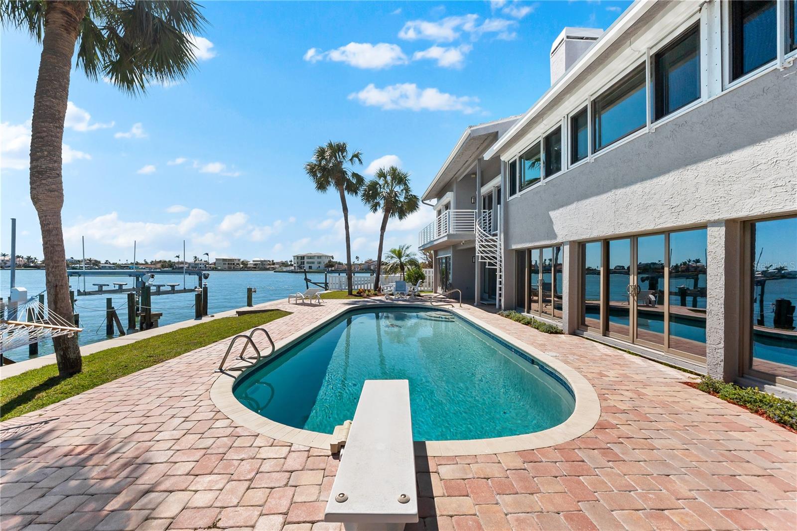 520 BELLE ISLE AVE, BELLEAIR BEACH, FL, 33786