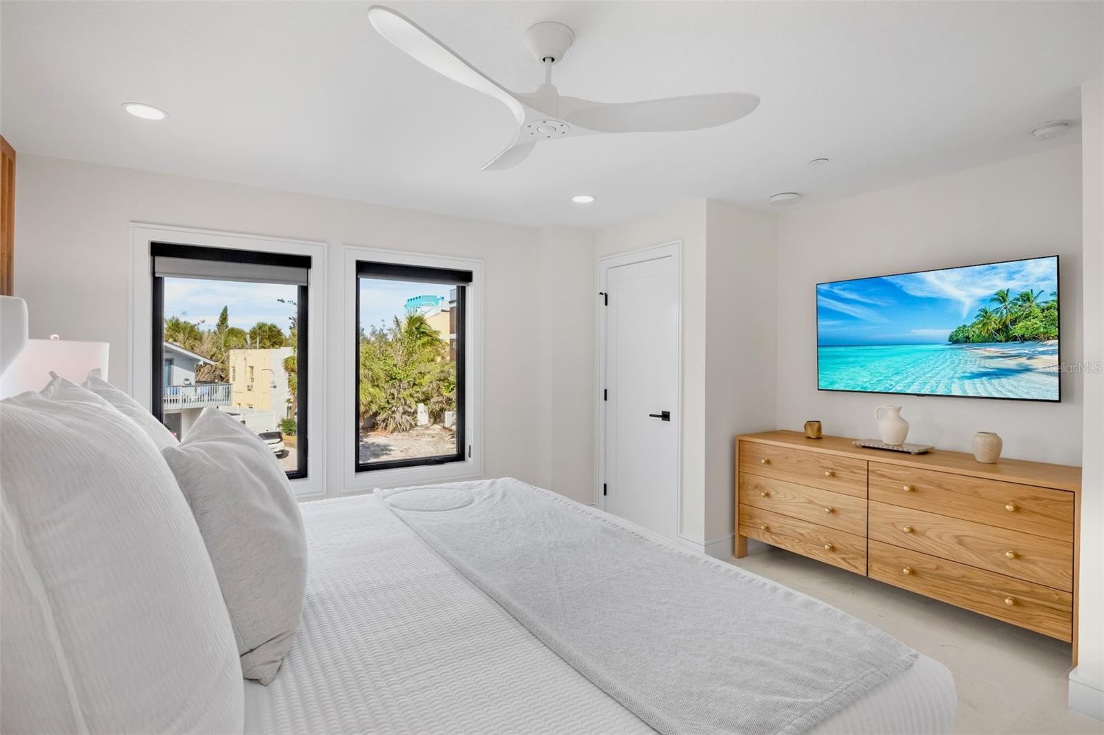 322 BEACH RD, SARASOTA, FL, 34242