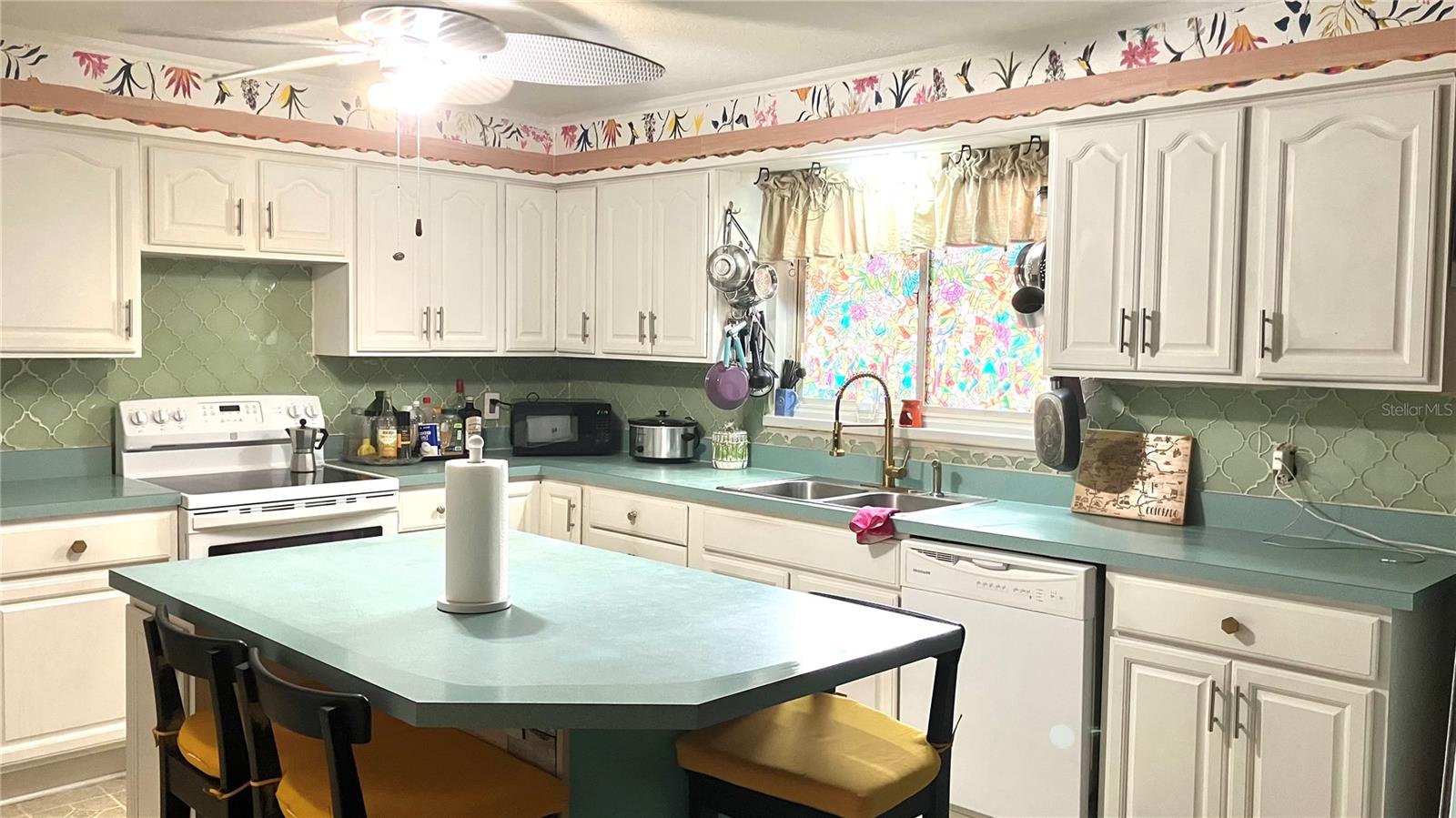 4904 E RIVER HILLS DR, TAMPA, FL, 33617