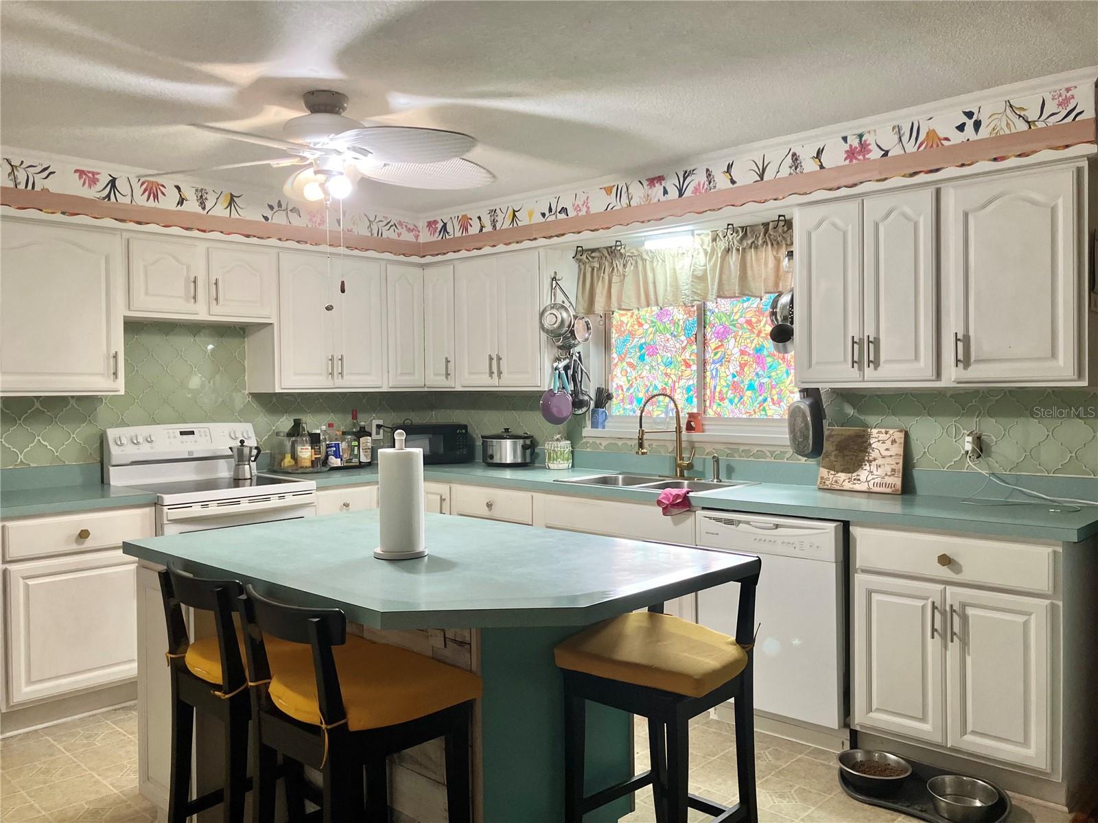 4904 E RIVER HILLS DR, TAMPA, FL, 33617