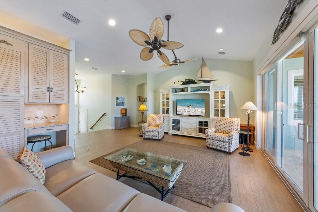 TB8362062 Property Photo