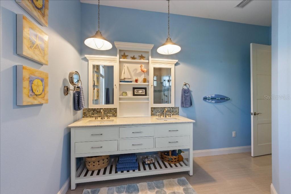 TB8362062 Property Photo