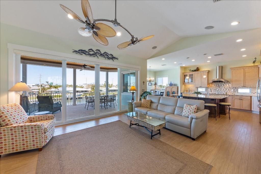 TB8362062 Property Photo