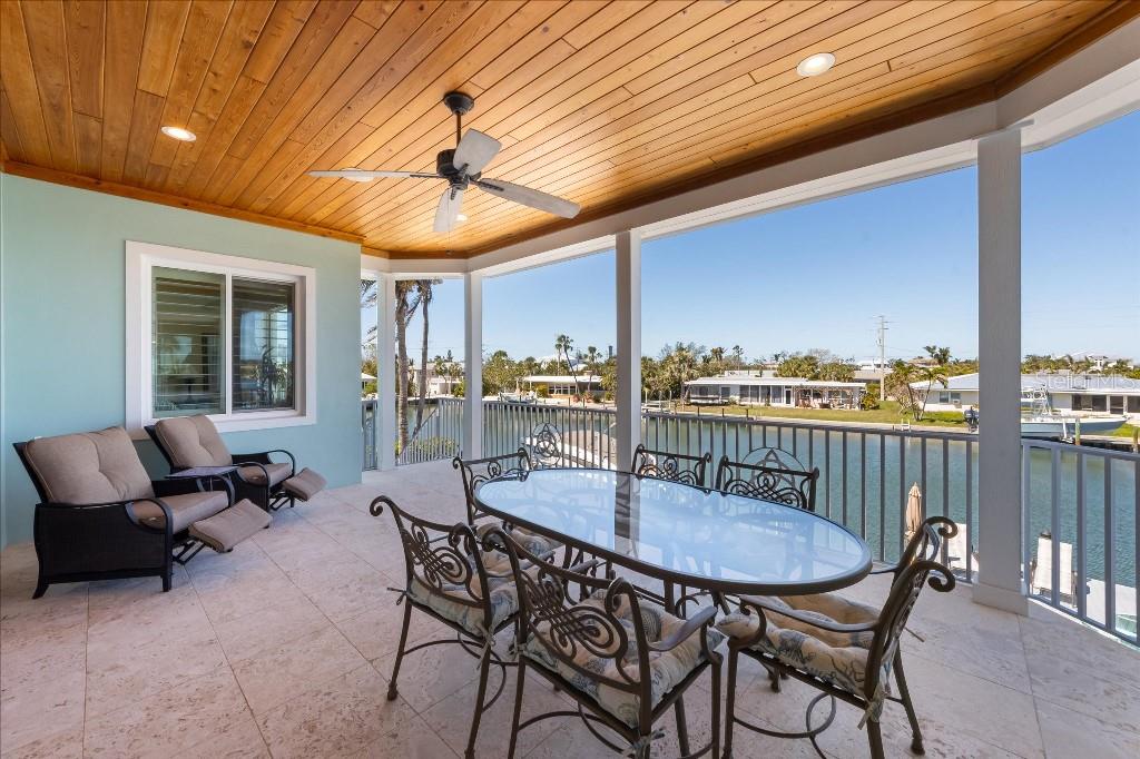 TB8362062 Property Photo