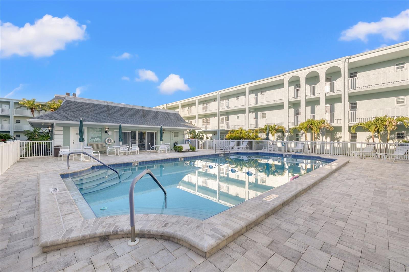 1706 BELLEAIR FOREST DR #318, BELLEAIR, FL, 33756