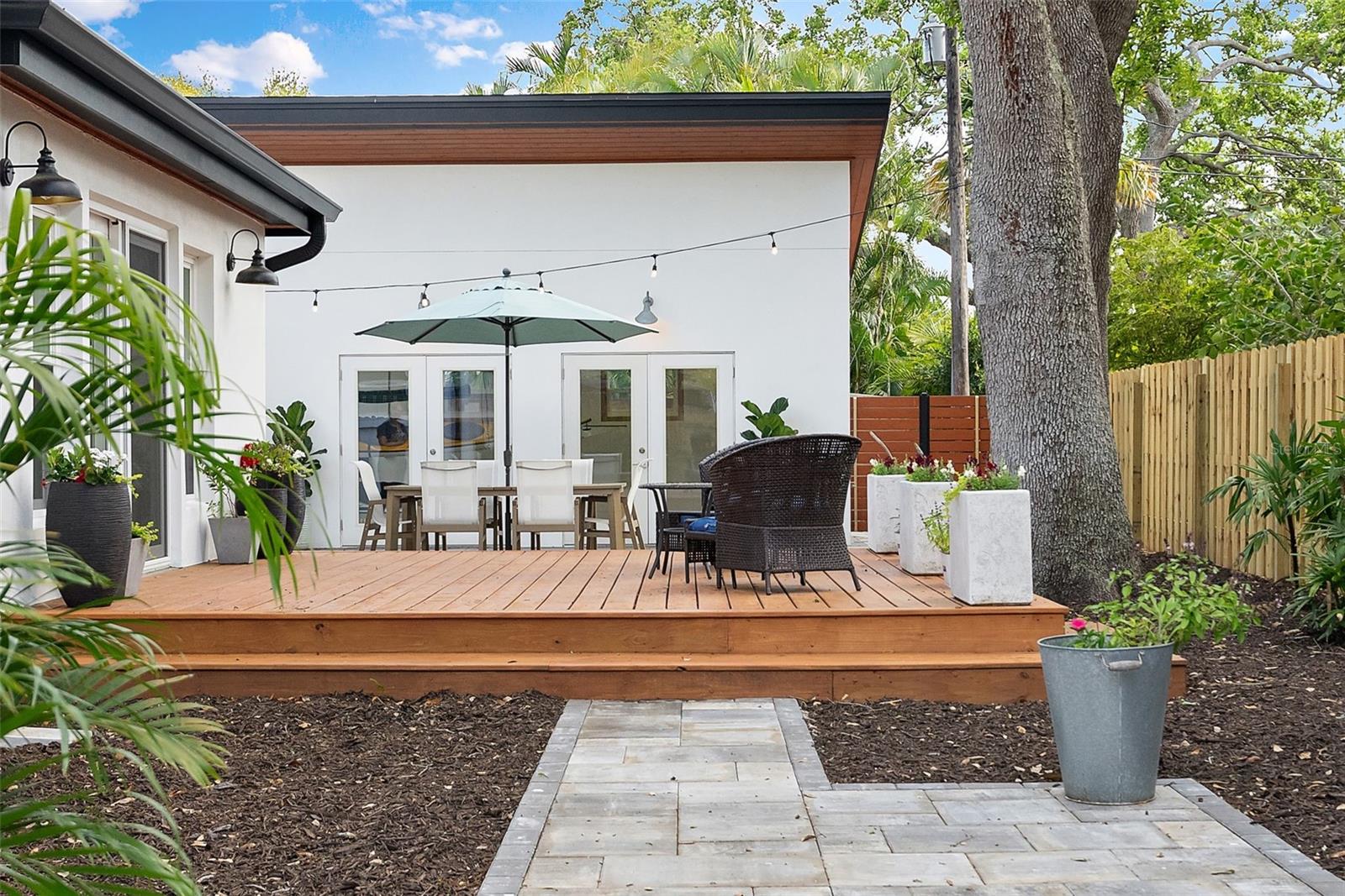 3520 POPLAR ST NE, ST PETERSBURG, FL, 33704