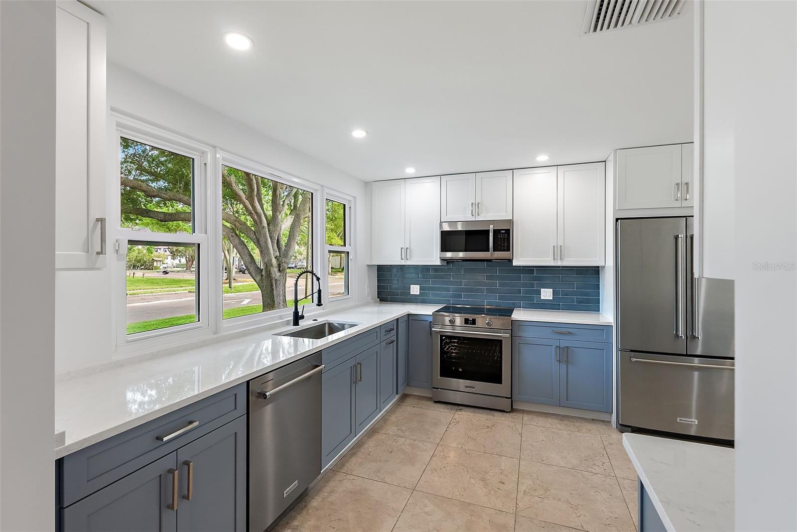 3520 POPLAR ST NE, ST PETERSBURG, FL, 33704