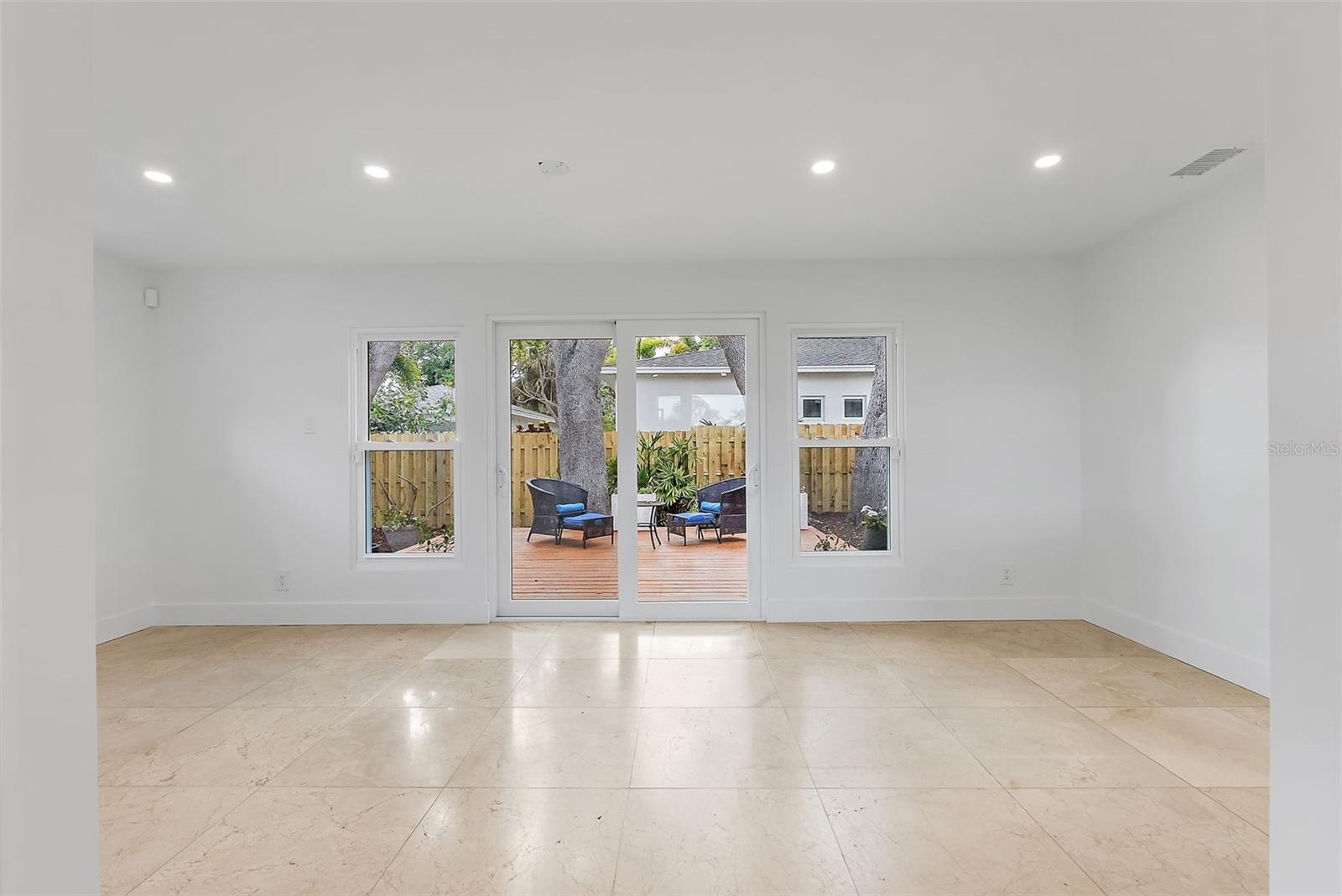 3520 POPLAR ST NE, ST PETERSBURG, FL, 33704