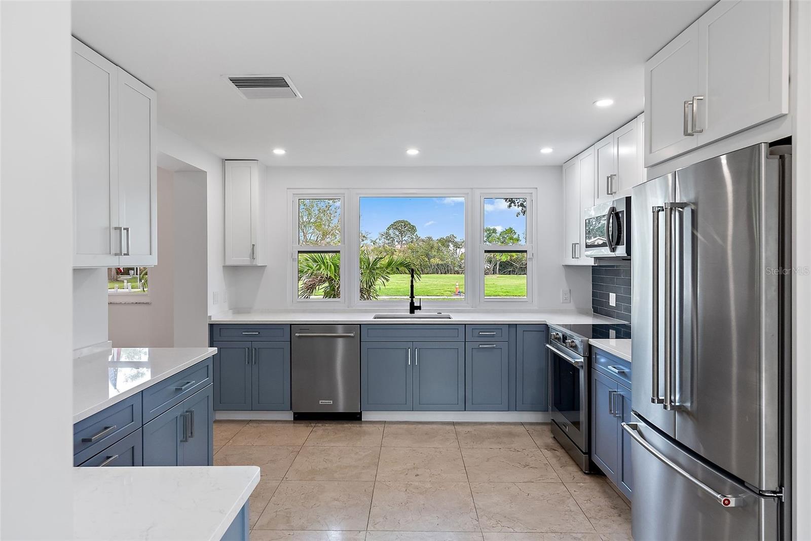 3520 POPLAR ST NE, ST PETERSBURG, FL, 33704