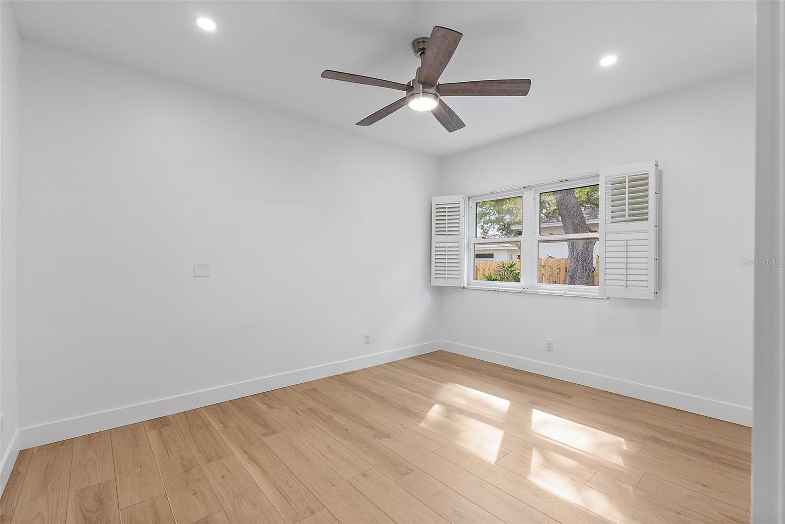 3520 POPLAR ST NE, ST PETERSBURG, FL, 33704