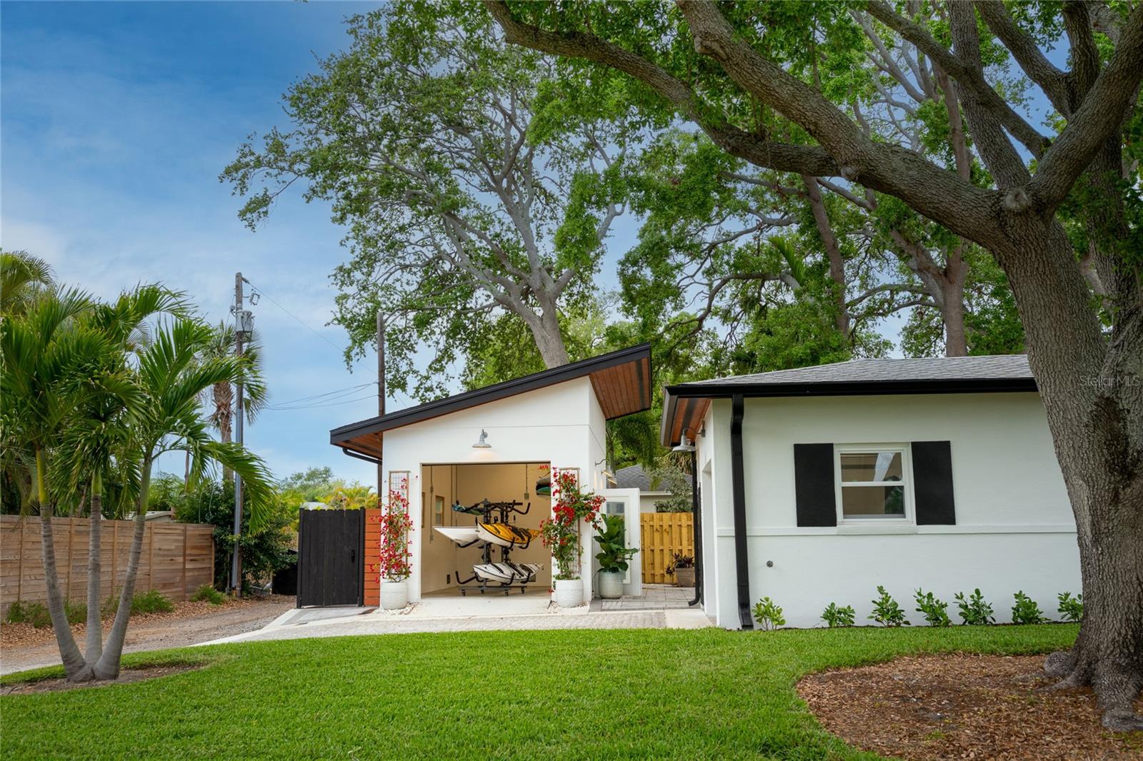 3520 POPLAR ST NE, ST PETERSBURG, FL, 33704