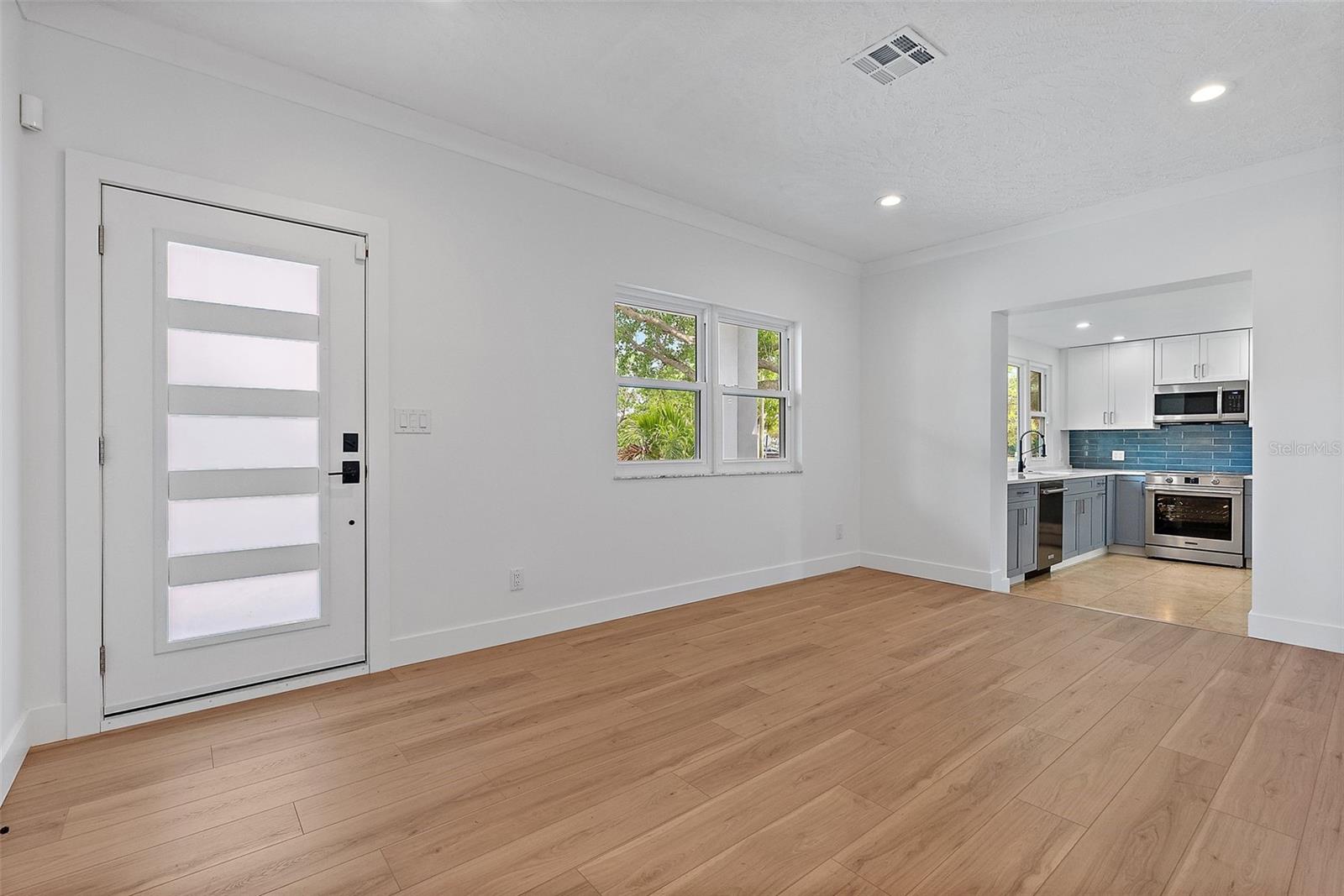 3520 POPLAR ST NE, ST PETERSBURG, FL, 33704