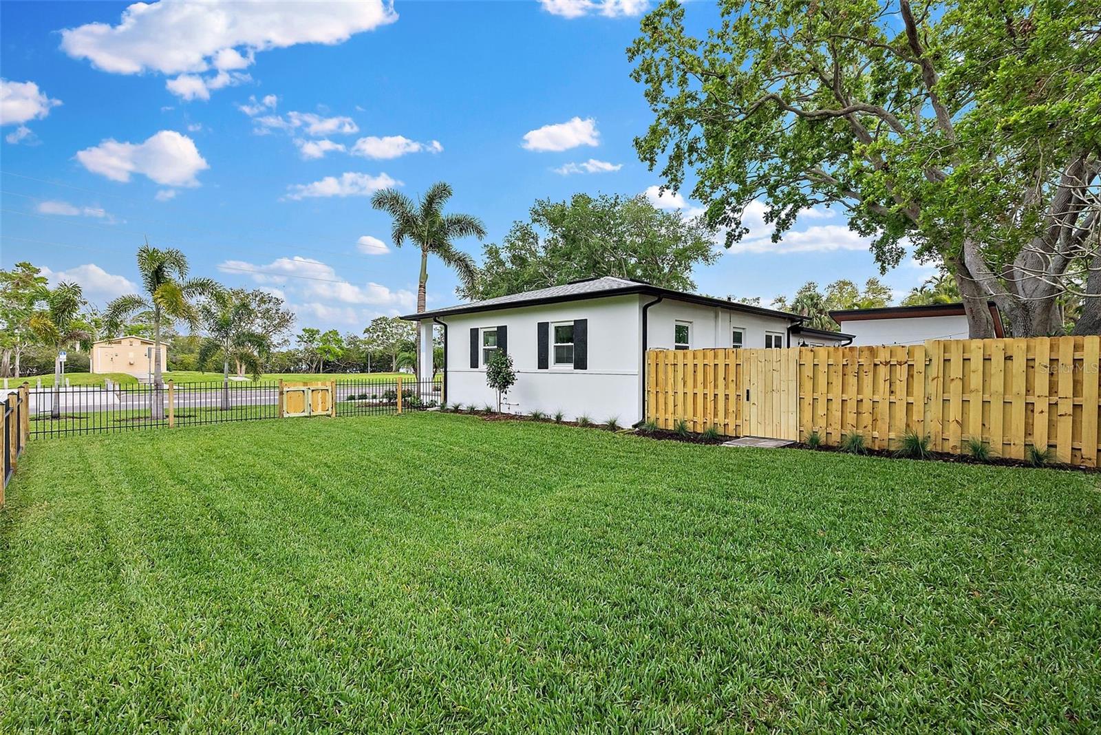 3520 POPLAR ST NE, ST PETERSBURG, FL, 33704