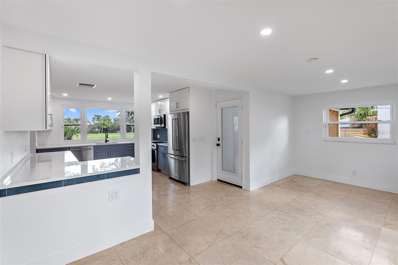 3520 POPLAR ST NE, ST PETERSBURG, FL, 33704