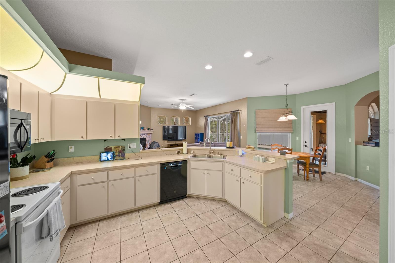 11298 FURLEY AVE, WEEKI WACHEE, FL, 34613