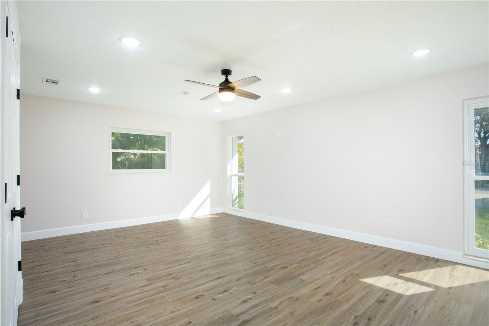 1991 ILLINOIS AVE NE, ST PETERSBURG, FL, 33703