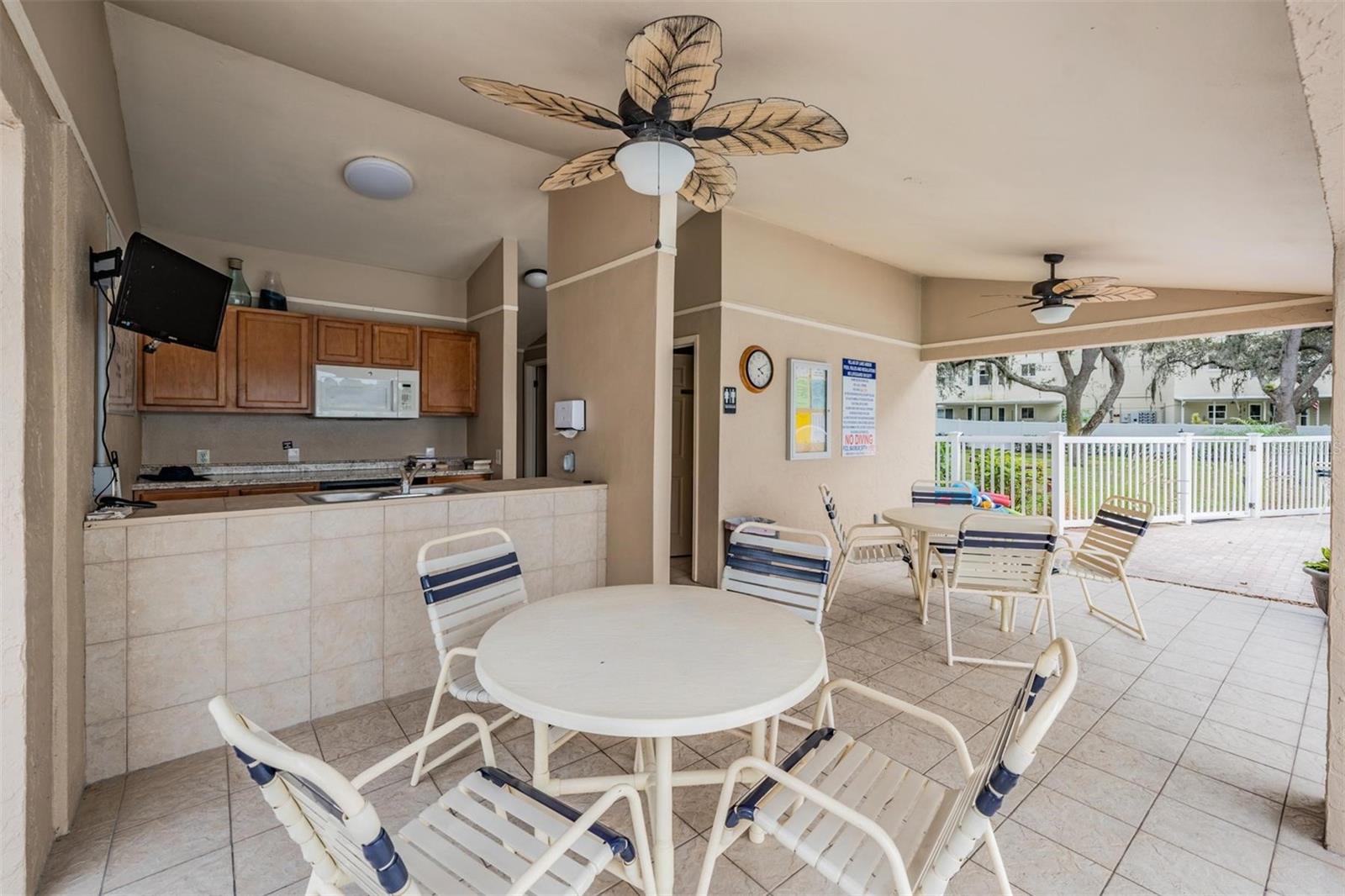 2020 LAKEVIEW DR #202, CLEARWATER, FL, 33763