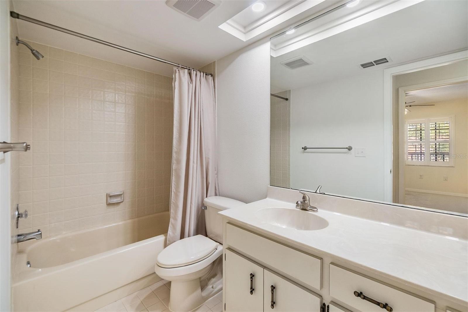 2020 LAKEVIEW DR #202, CLEARWATER, FL, 33763