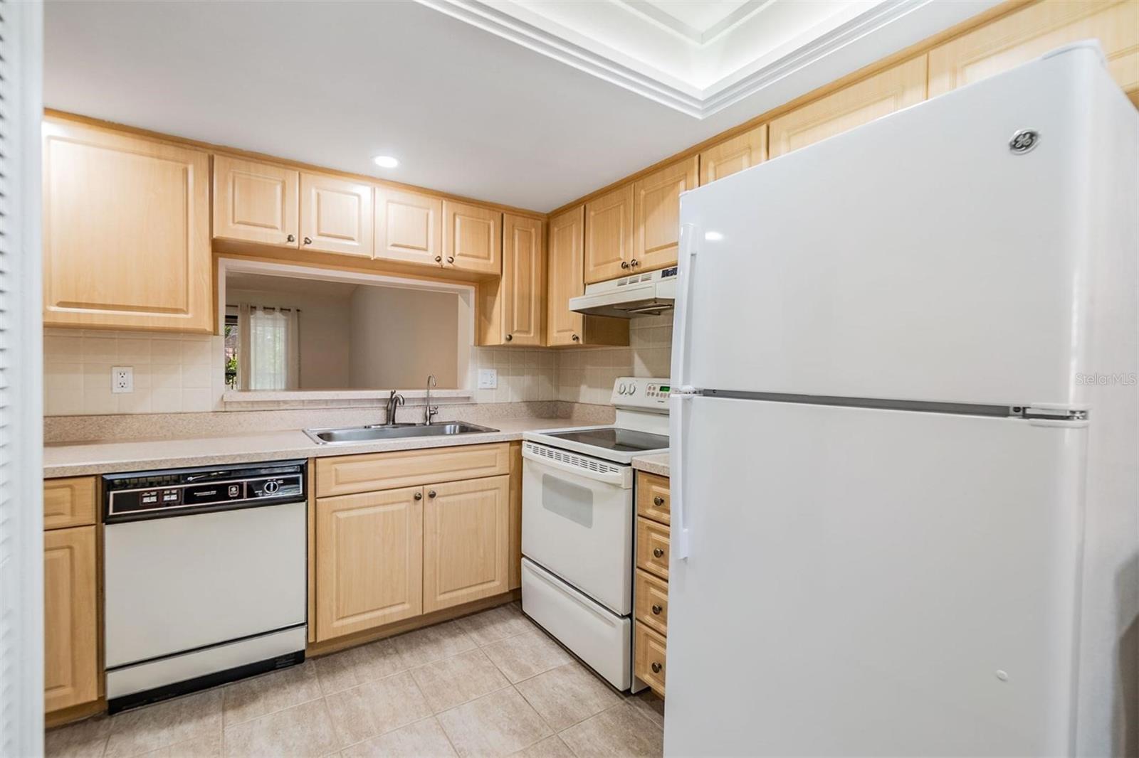 2020 LAKEVIEW DR #202, CLEARWATER, FL, 33763