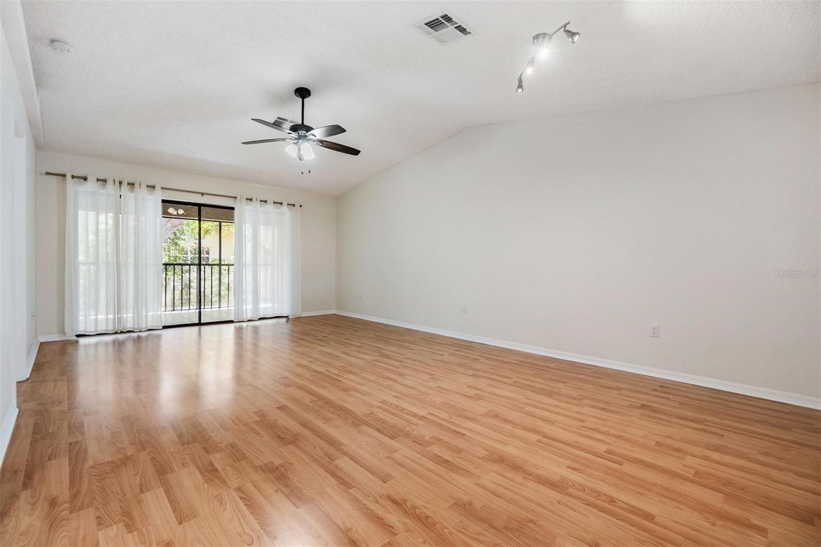 2020 LAKEVIEW DR #202, CLEARWATER, FL, 33763