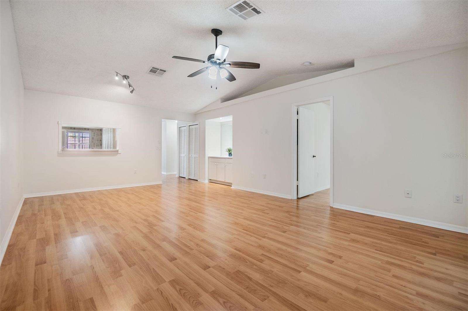 2020 LAKEVIEW DR #202, CLEARWATER, FL, 33763