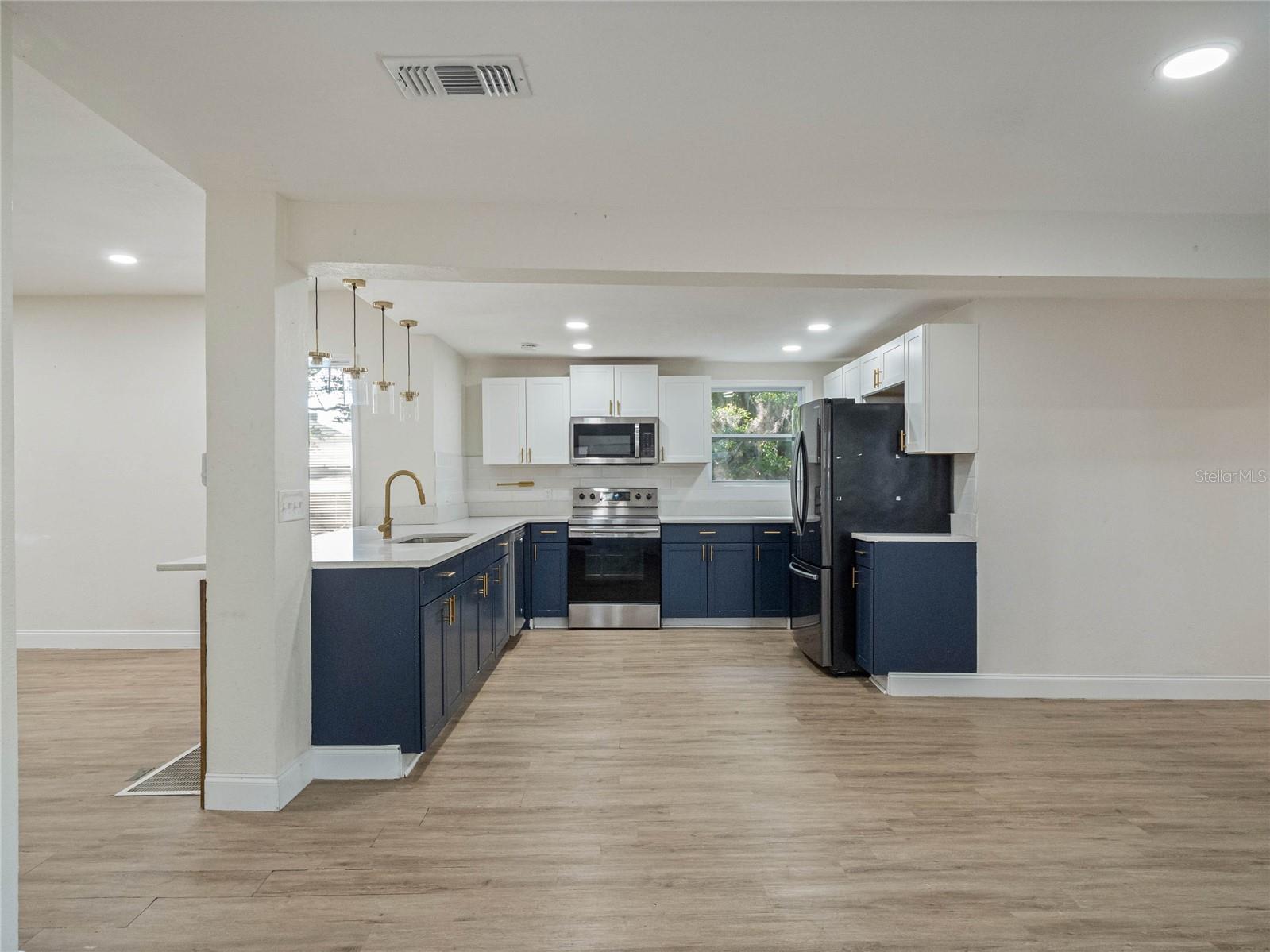 1208 BONAIRE DR, LEESBURG, FL, 34748
