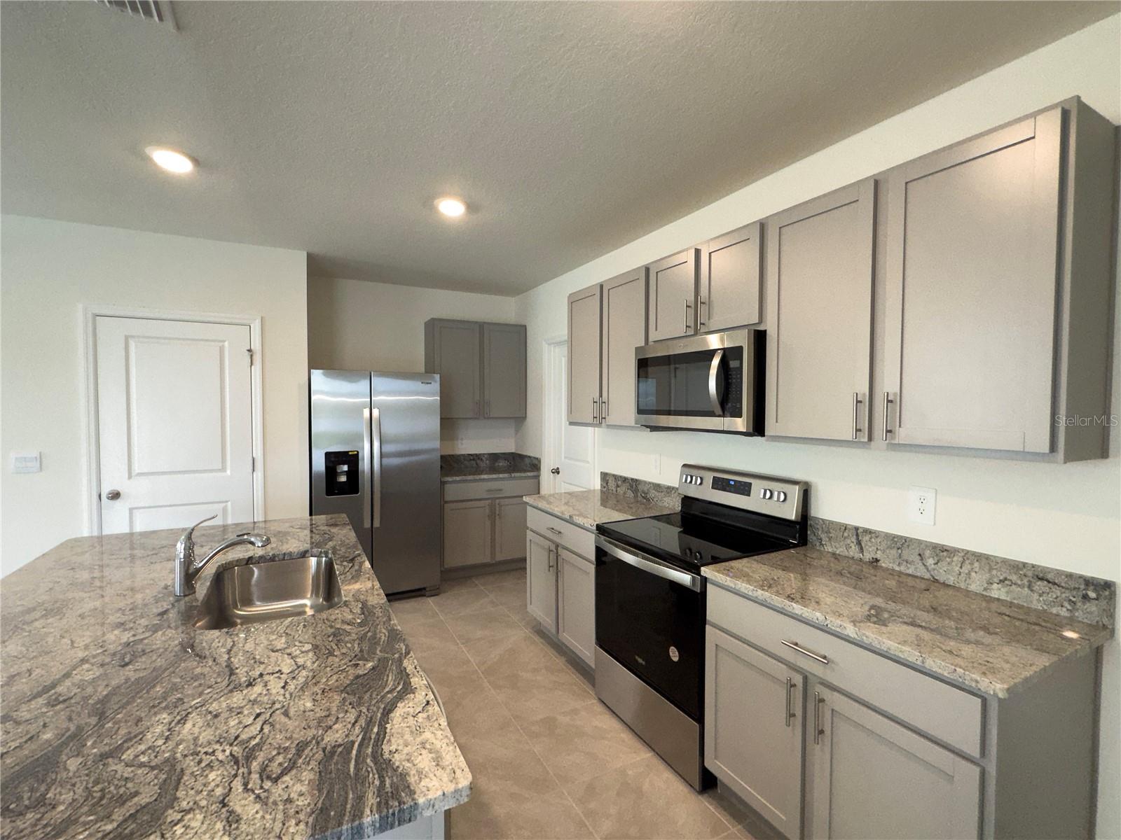 3238 HILLTOP CIR, BRADENTON, FL, 34211